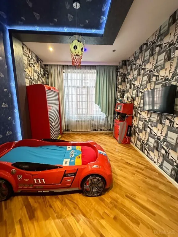 Satılır 4 otaqlı mənzil 180 m²