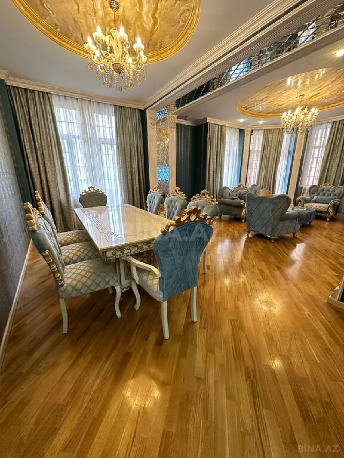 Satılır 4 otaqlı mənzil 180 m²