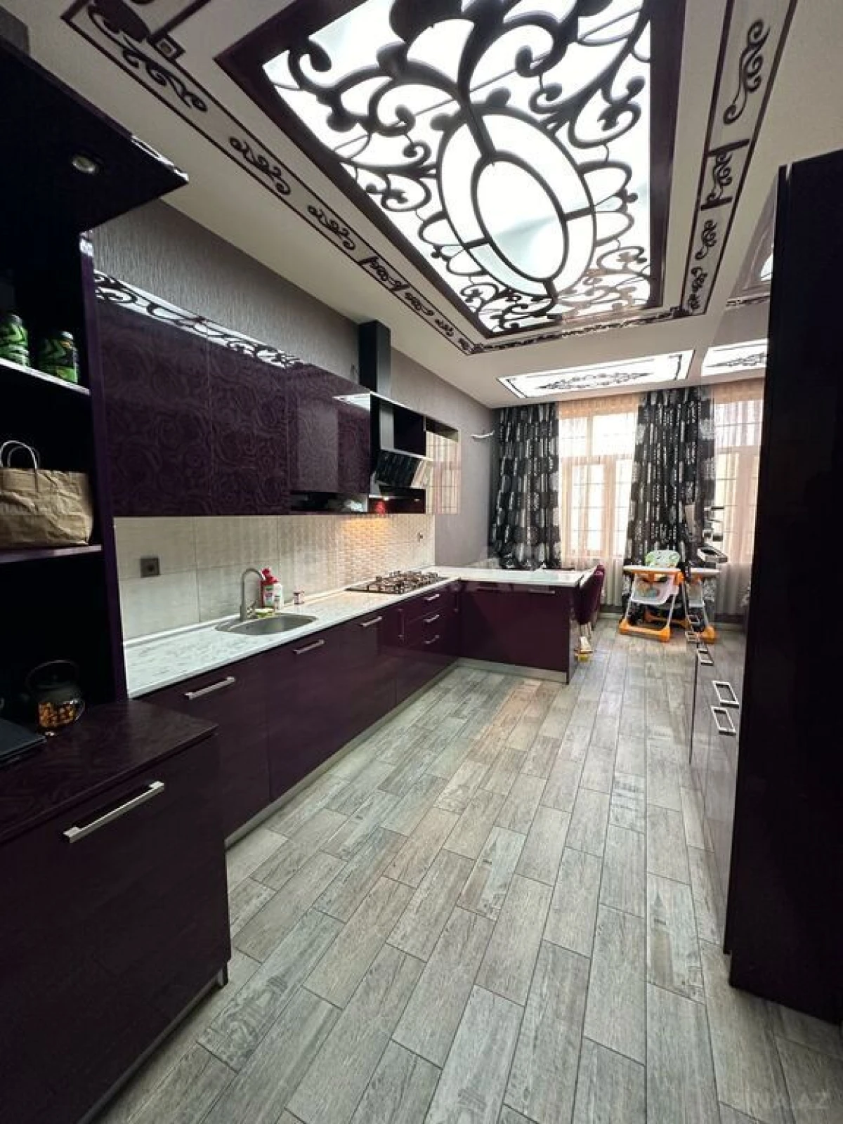 Satılır 4 otaqlı mənzil 180 m²