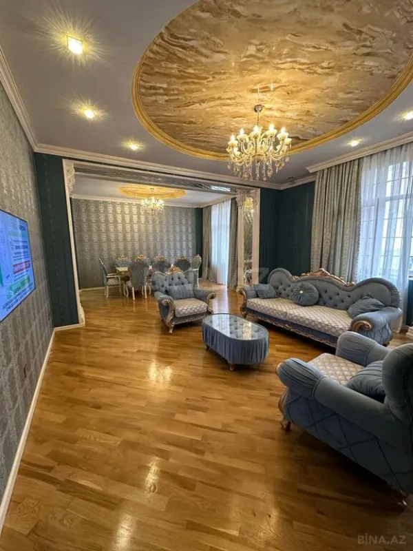 Satılır 4 otaqlı mənzil 180 m²