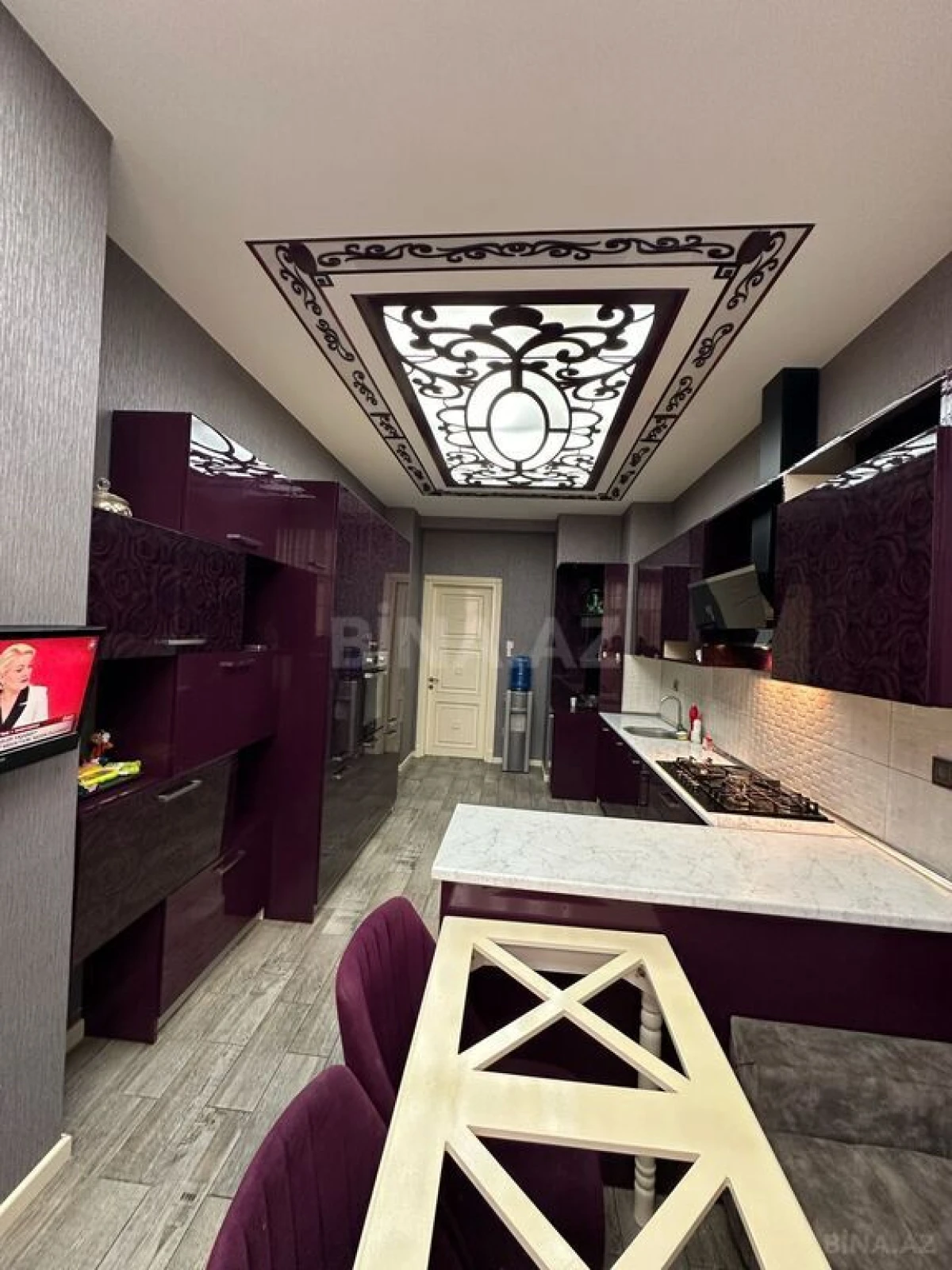 Satılır 4 otaqlı mənzil 180 m²