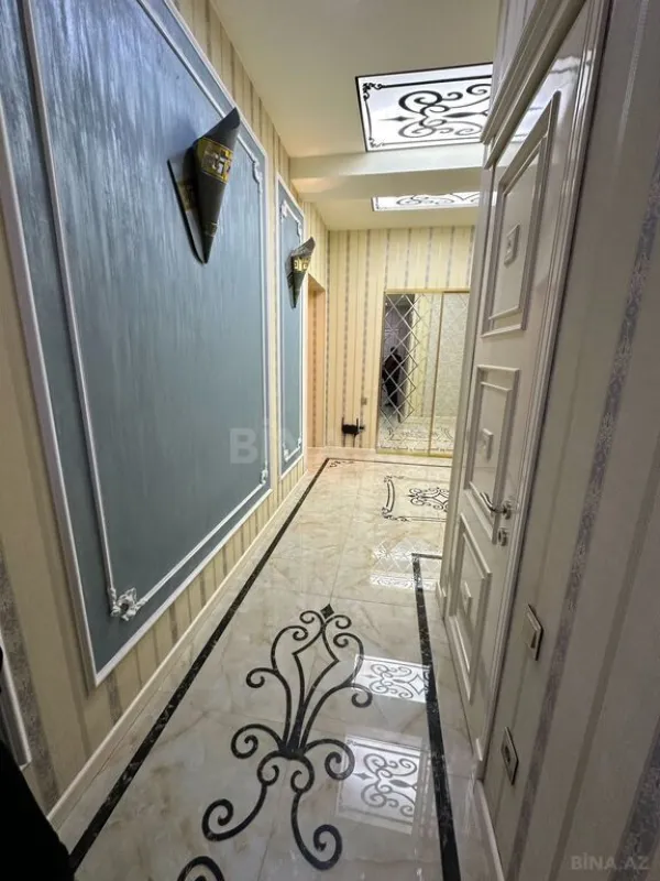 Satılır 4 otaqlı mənzil 180 m²
