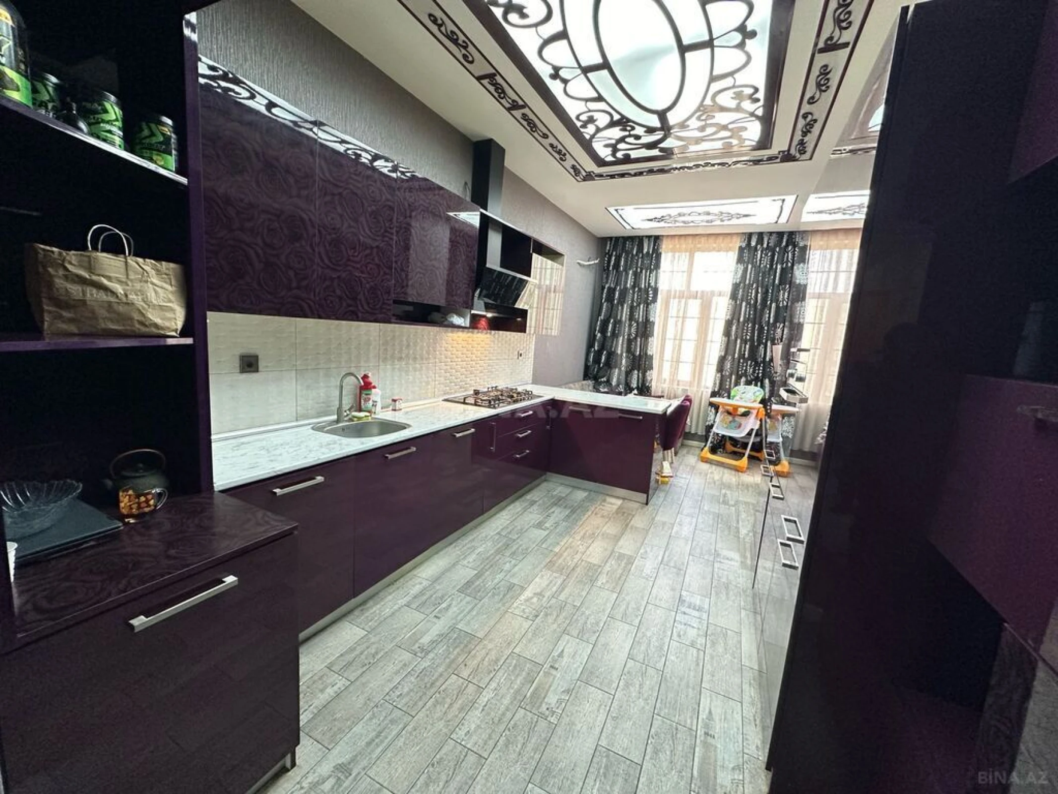 Satılır 4 otaqlı mənzil 180 m²