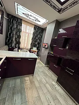 Satılır 4 otaqlı mənzil 180 m²