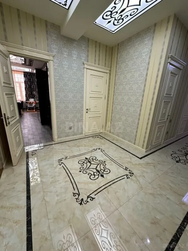 Satılır 4 otaqlı mənzil 180 m²