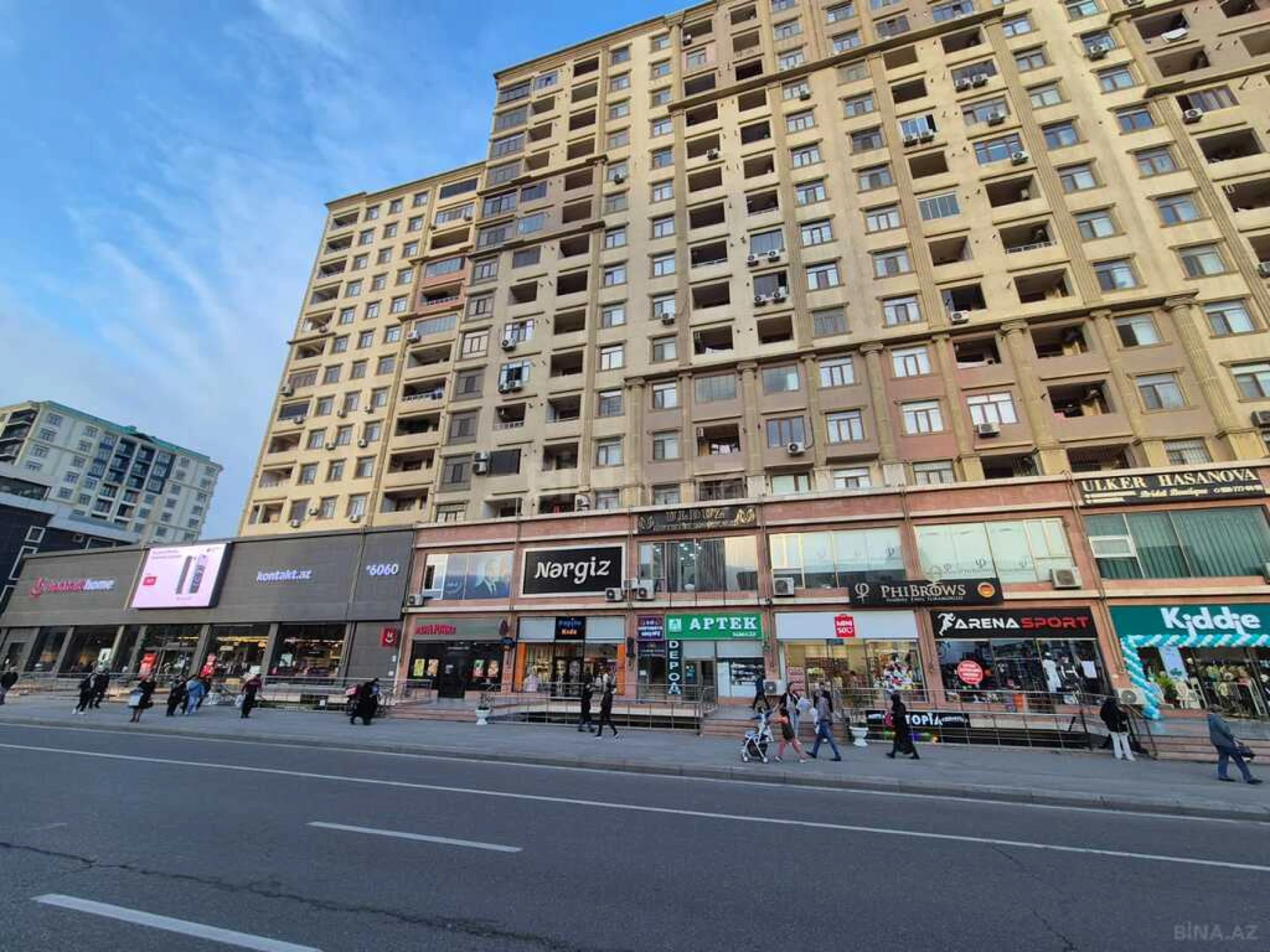 Satılır obyekt 750 m²