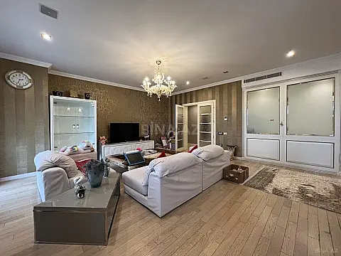 Kirayə verilir 3 otaqlı mənzil 150 m²