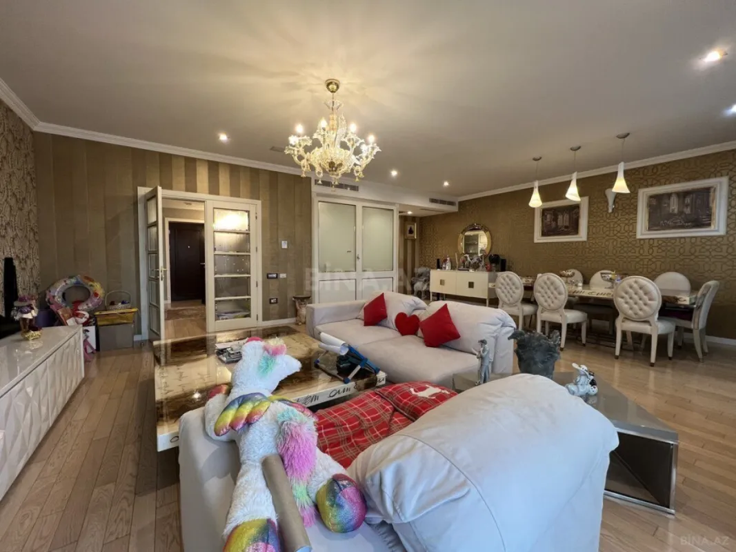 Kirayə verilir 3 otaqlı mənzil 150 m²