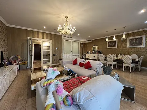 Kirayə verilir 3 otaqlı mənzil 150 m²