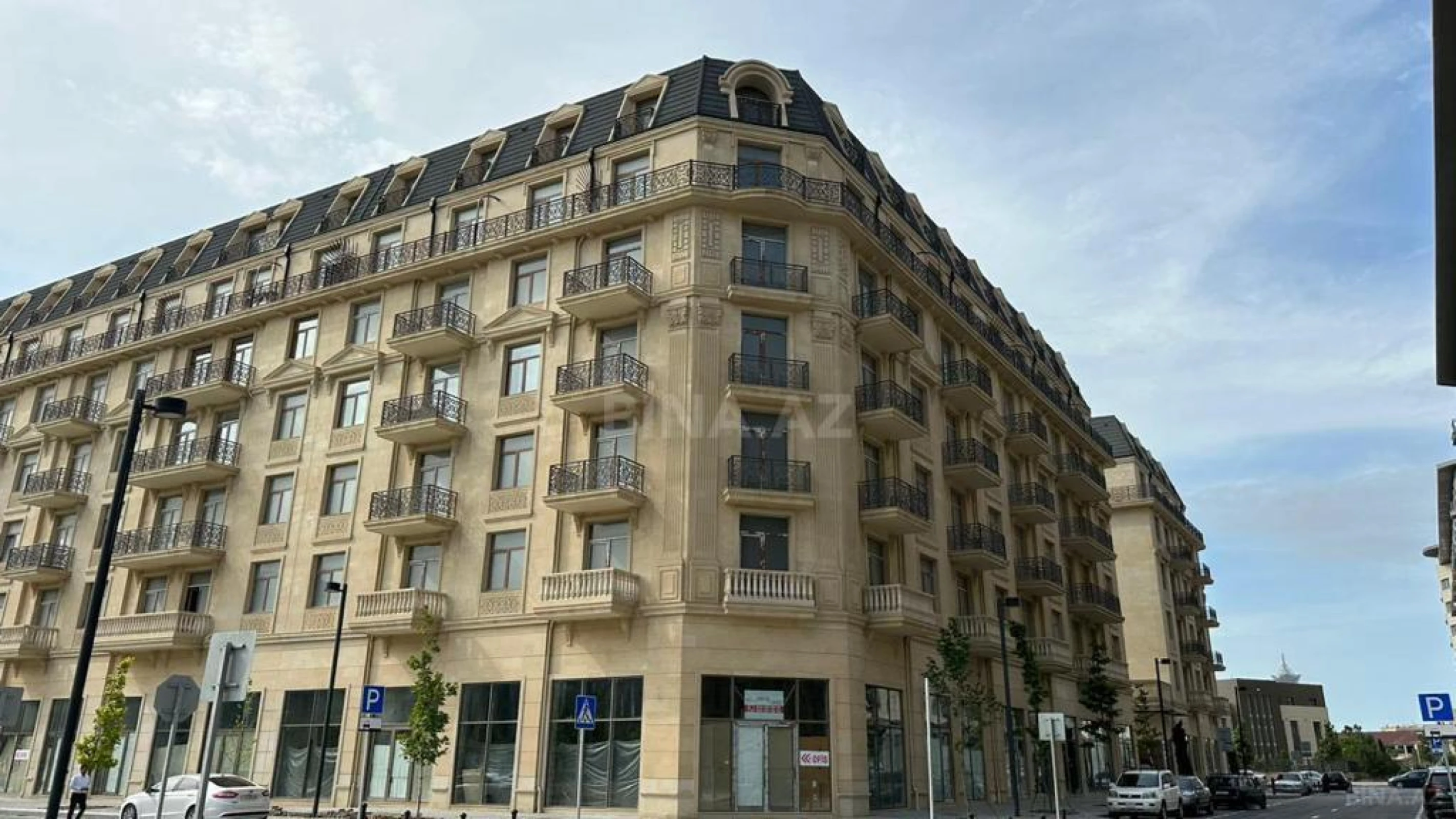 Satılır 4 otaqlı mənzil 180 m²