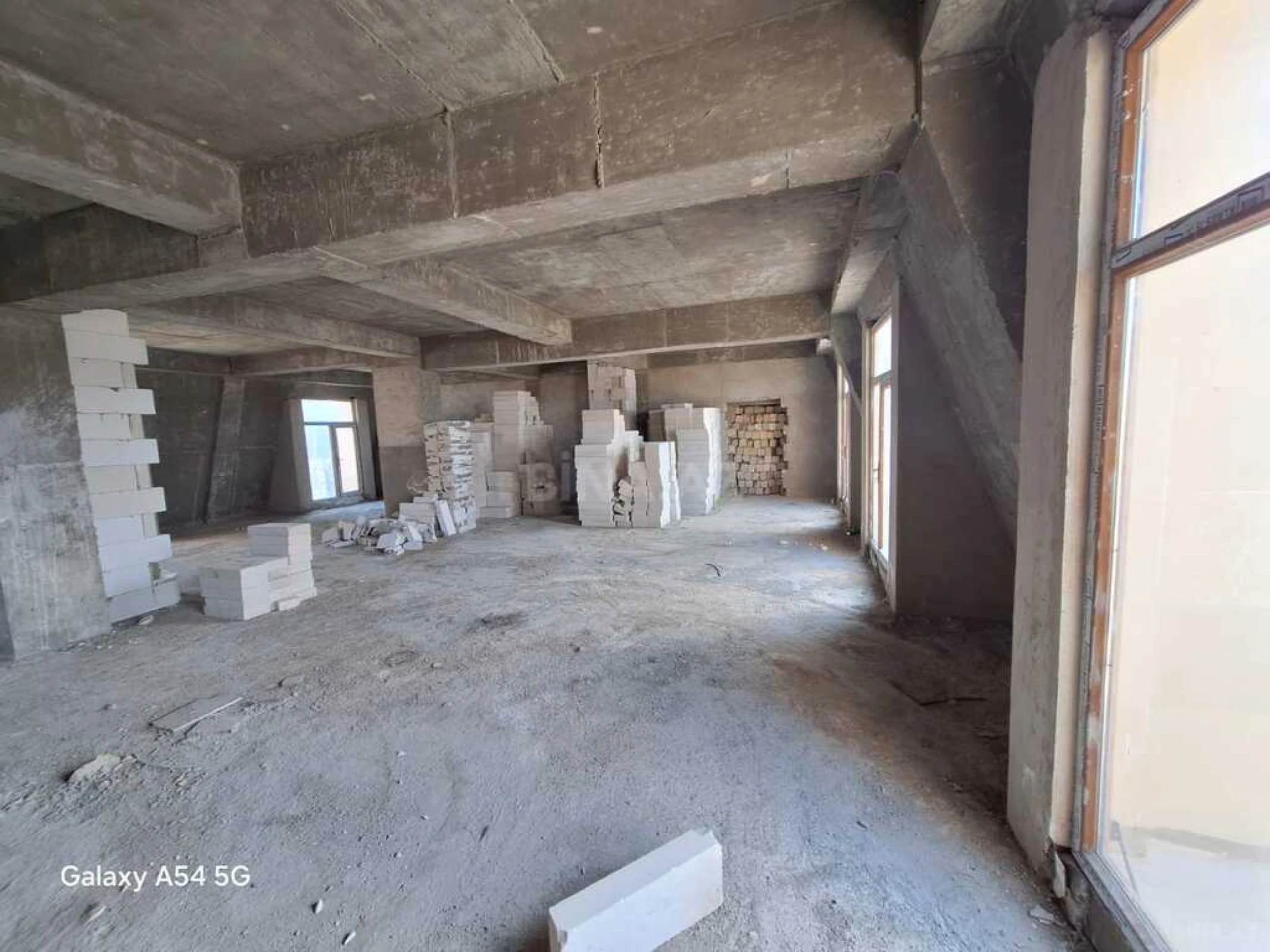 Satılır 4 otaqlı mənzil 170 m²