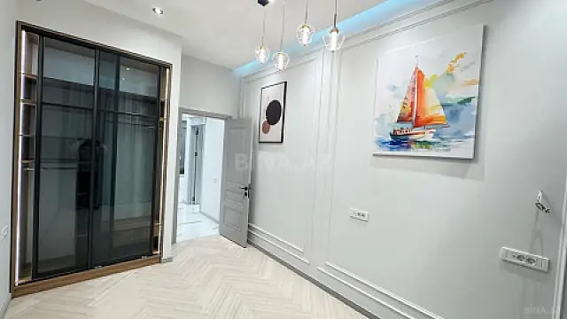 Satılır 3 otaqlı mənzil 124 m²