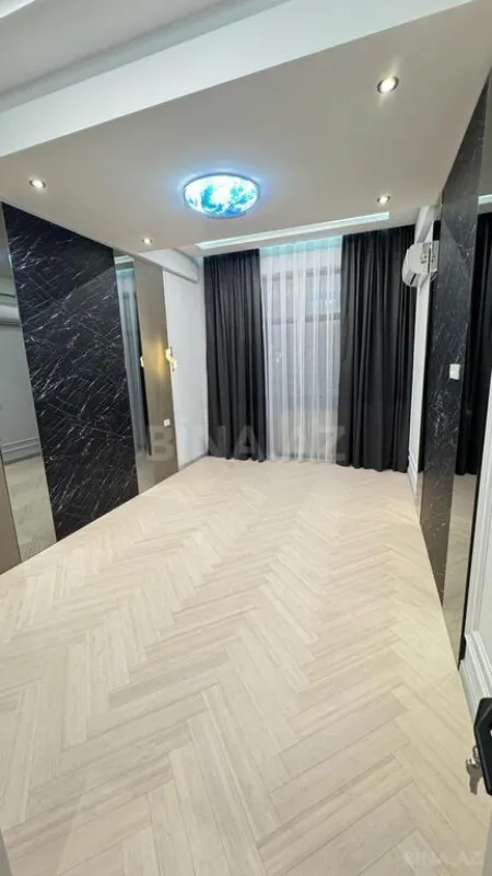 Satılır 3 otaqlı mənzil 124 m²