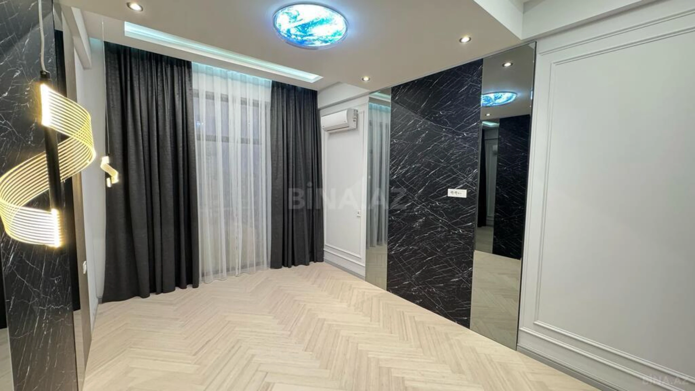 Satılır 3 otaqlı mənzil 124 m²