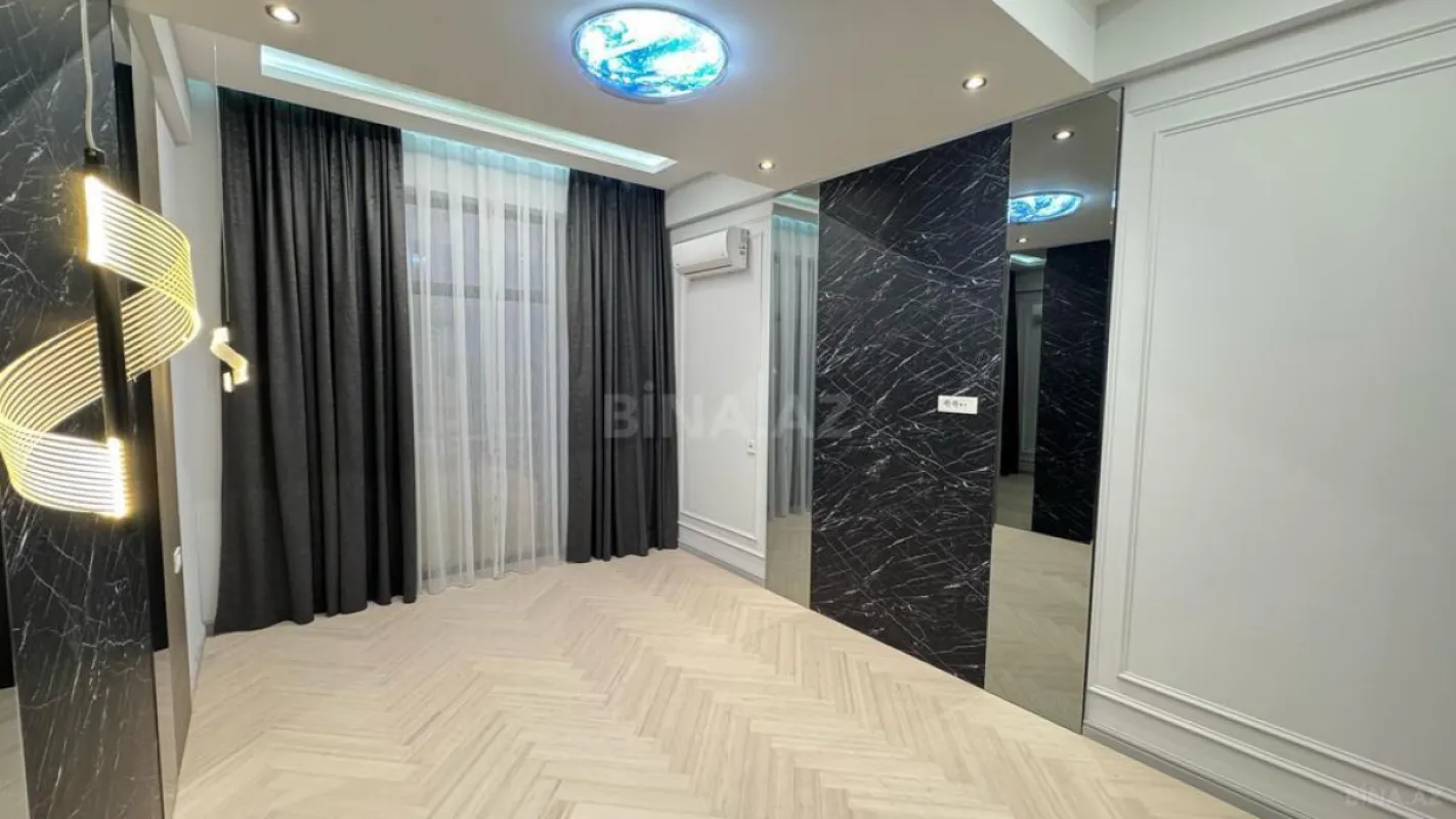 Satılır 3 otaqlı mənzil 124 m²