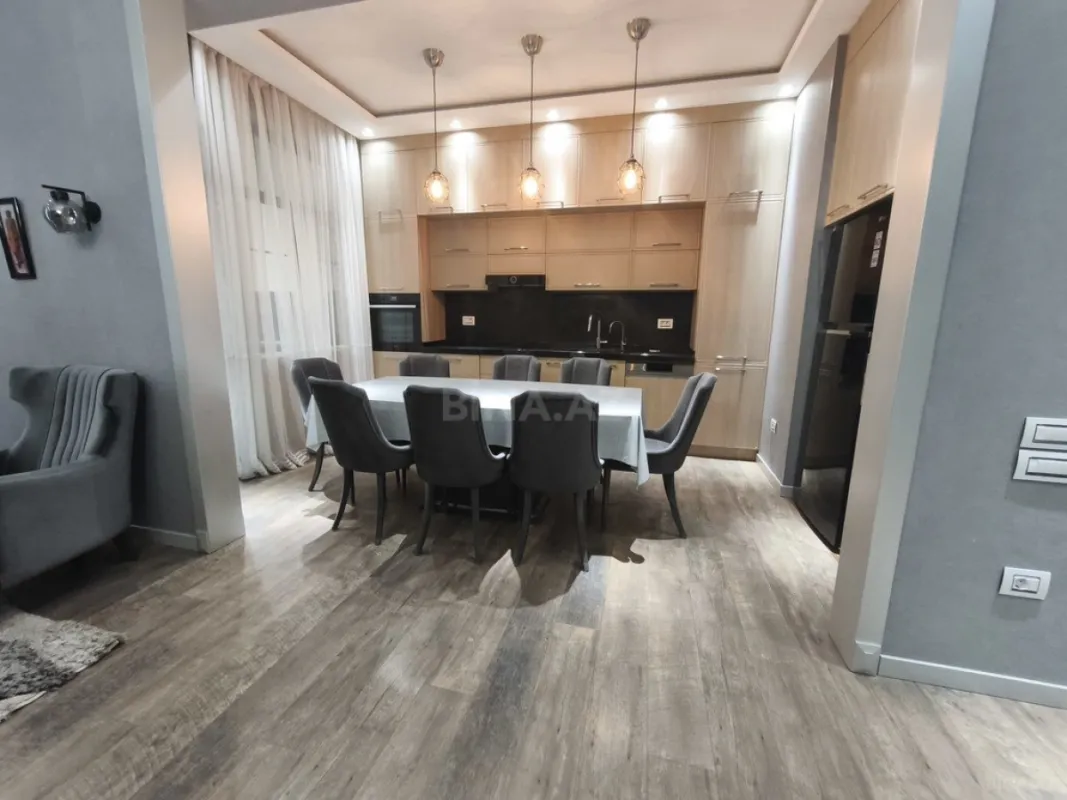 Kirayə verilir 3 otaqlı mənzil 120 m²