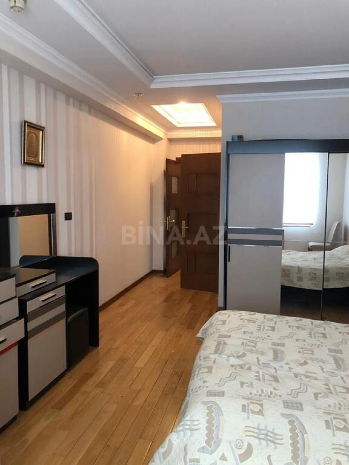 Satılır 5 otaqlı mənzil 320 m²
