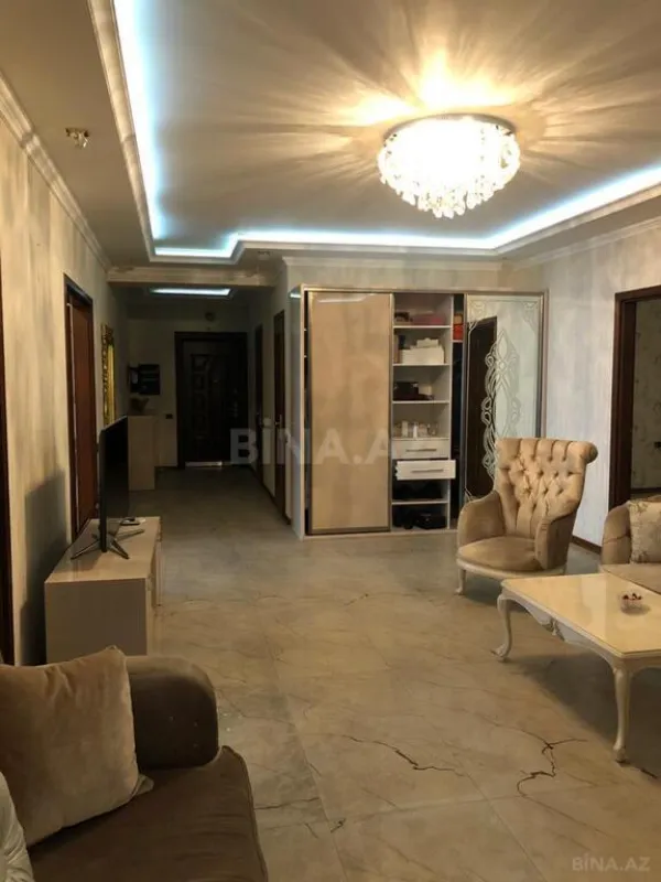 Satılır 5 otaqlı mənzil 320 m²