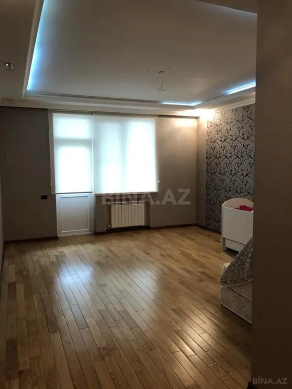Satılır 5 otaqlı mənzil 320 m²