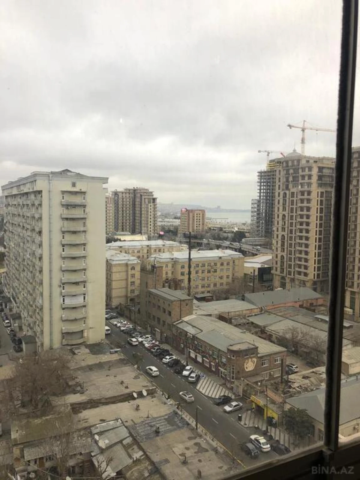 Satılır 5 otaqlı mənzil 320 m²