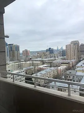 Satılır 5 otaqlı mənzil 320 m²