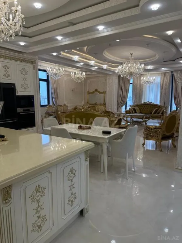 Satılır 4 otaqlı mənzil 230 m²