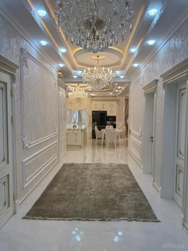 Satılır 4 otaqlı mənzil 230 m²