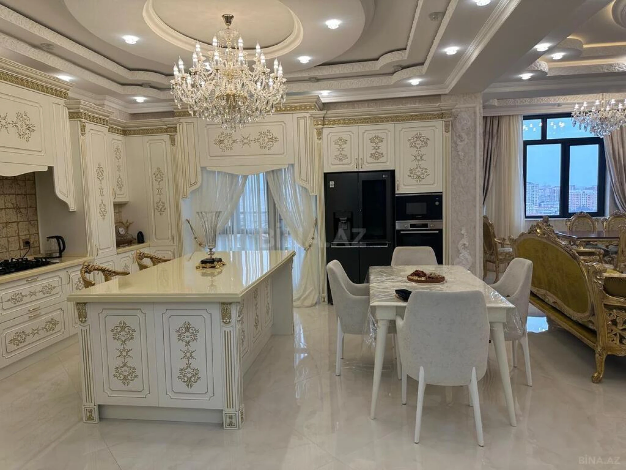 Satılır 4 otaqlı mənzil 230 m²