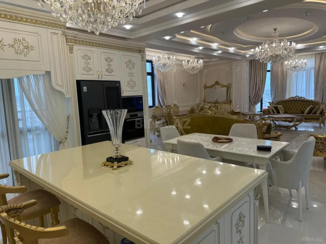 Satılır 4 otaqlı mənzil 230 m²