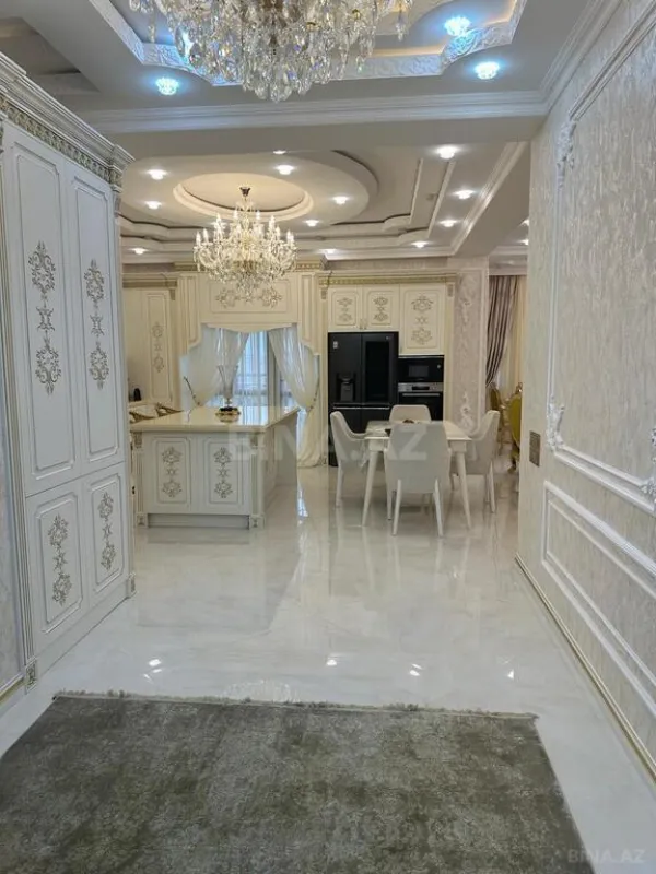 Satılır 4 otaqlı mənzil 230 m²