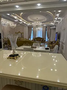 Satılır 4 otaqlı mənzil 230 m²