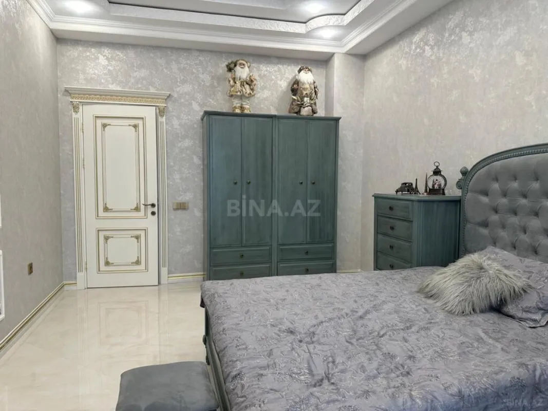 Satılır 4 otaqlı mənzil 230 m²