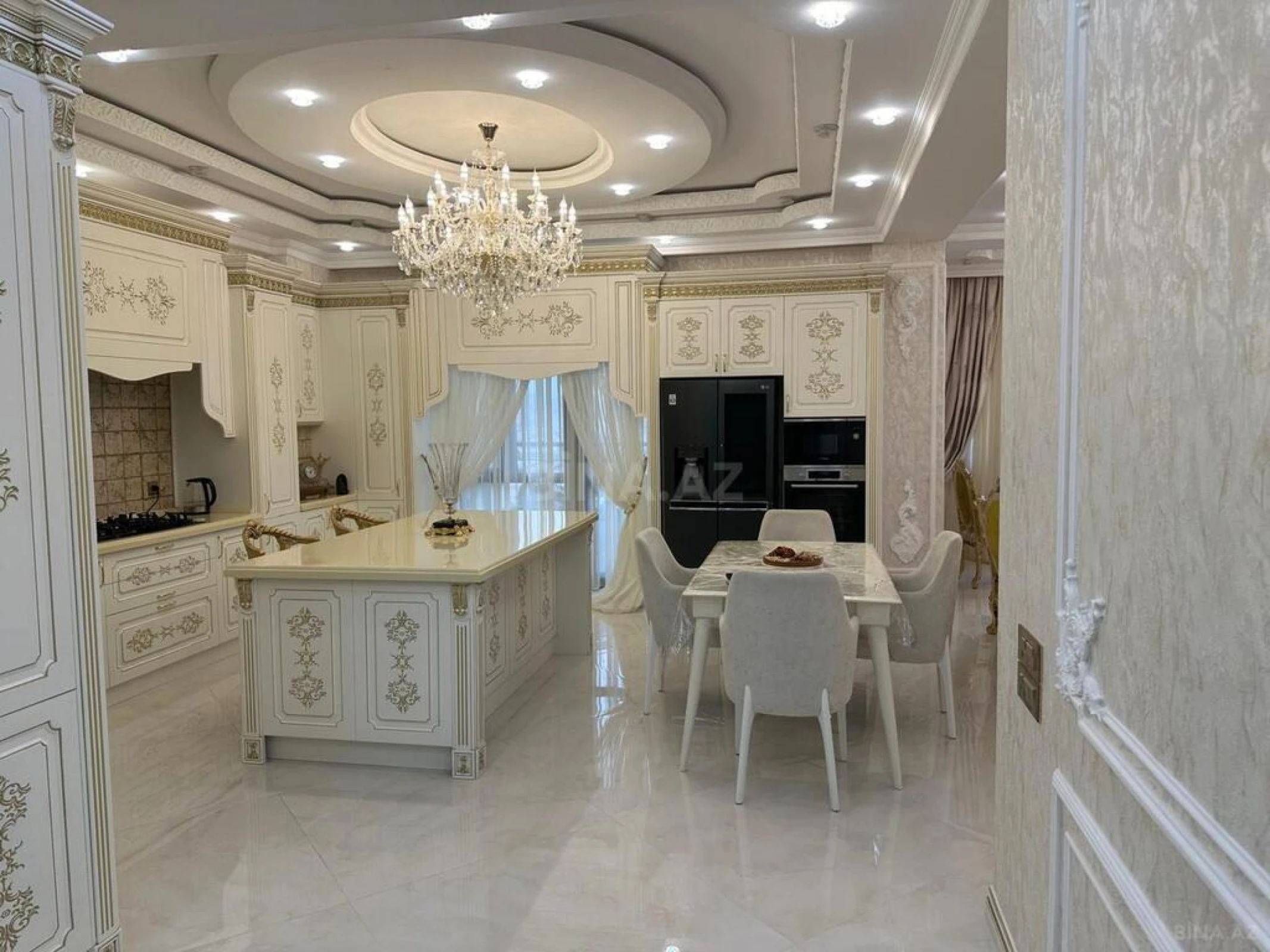 Satılır 4 otaqlı mənzil 230 m²