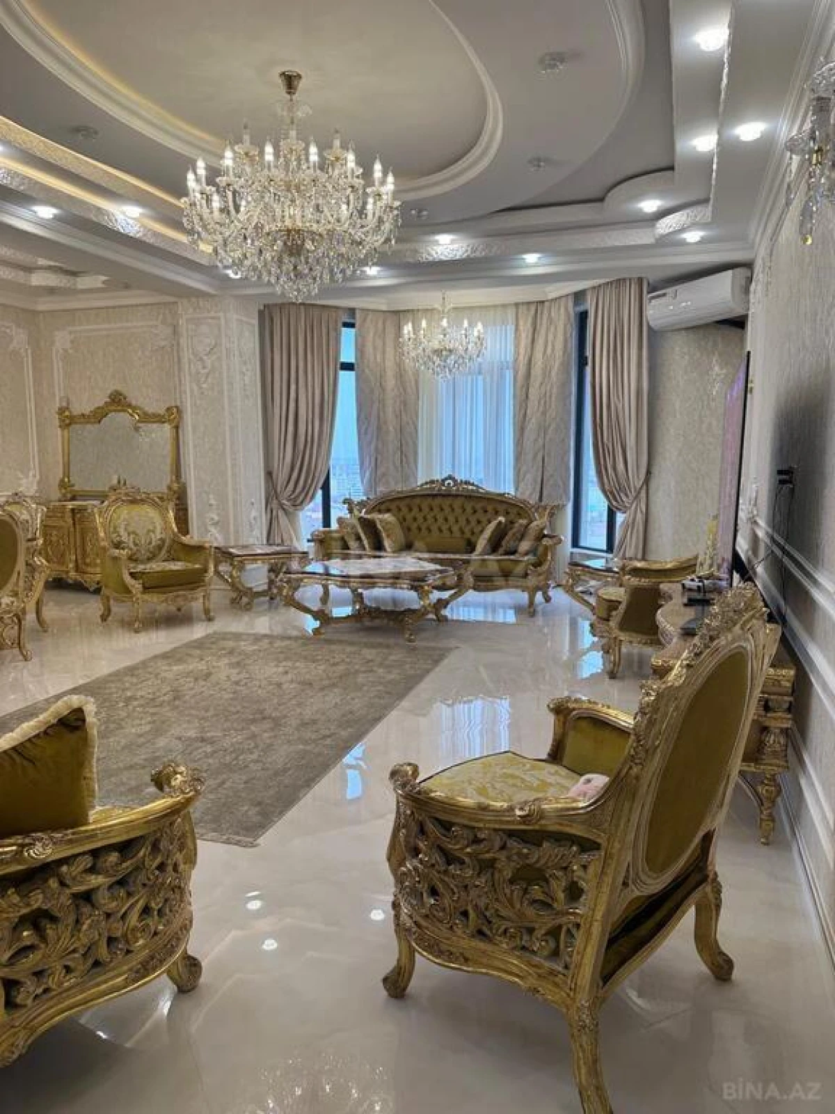 Satılır 4 otaqlı mənzil 230 m²