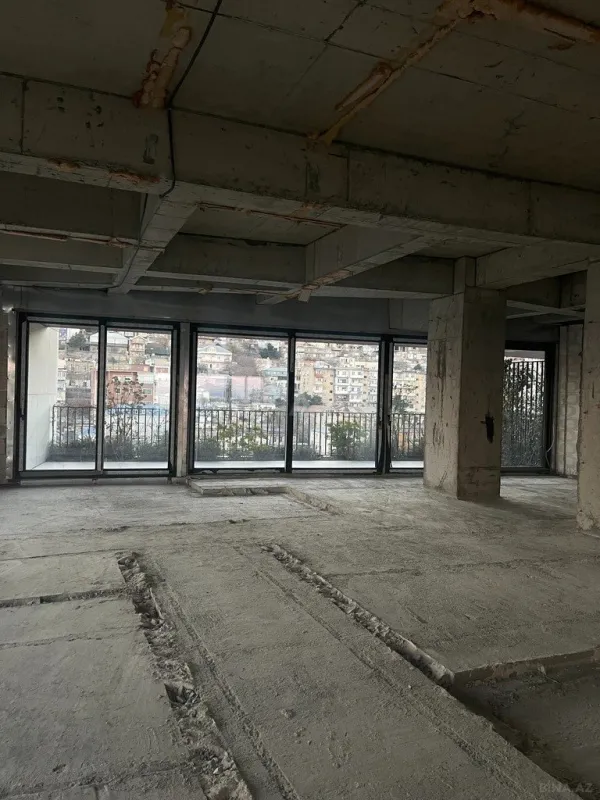 Satılır 4 otaqlı mənzil 379 m²
