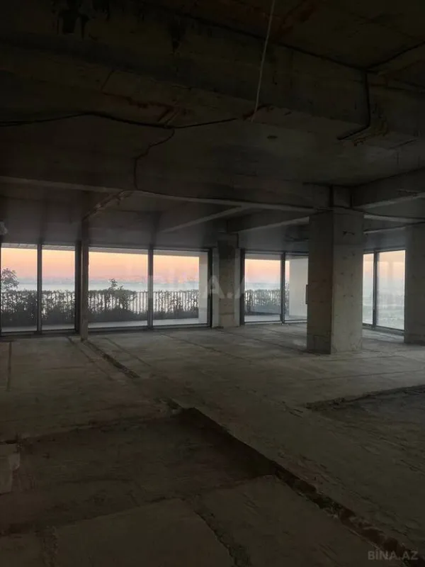 Satılır 4 otaqlı mənzil 379 m²