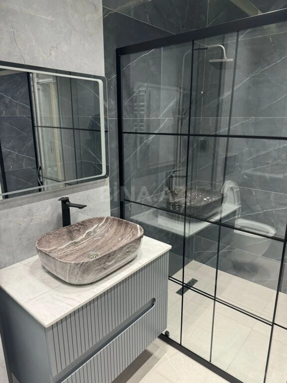 Kirayə verilir 3 otaqlı mənzil 150 m²