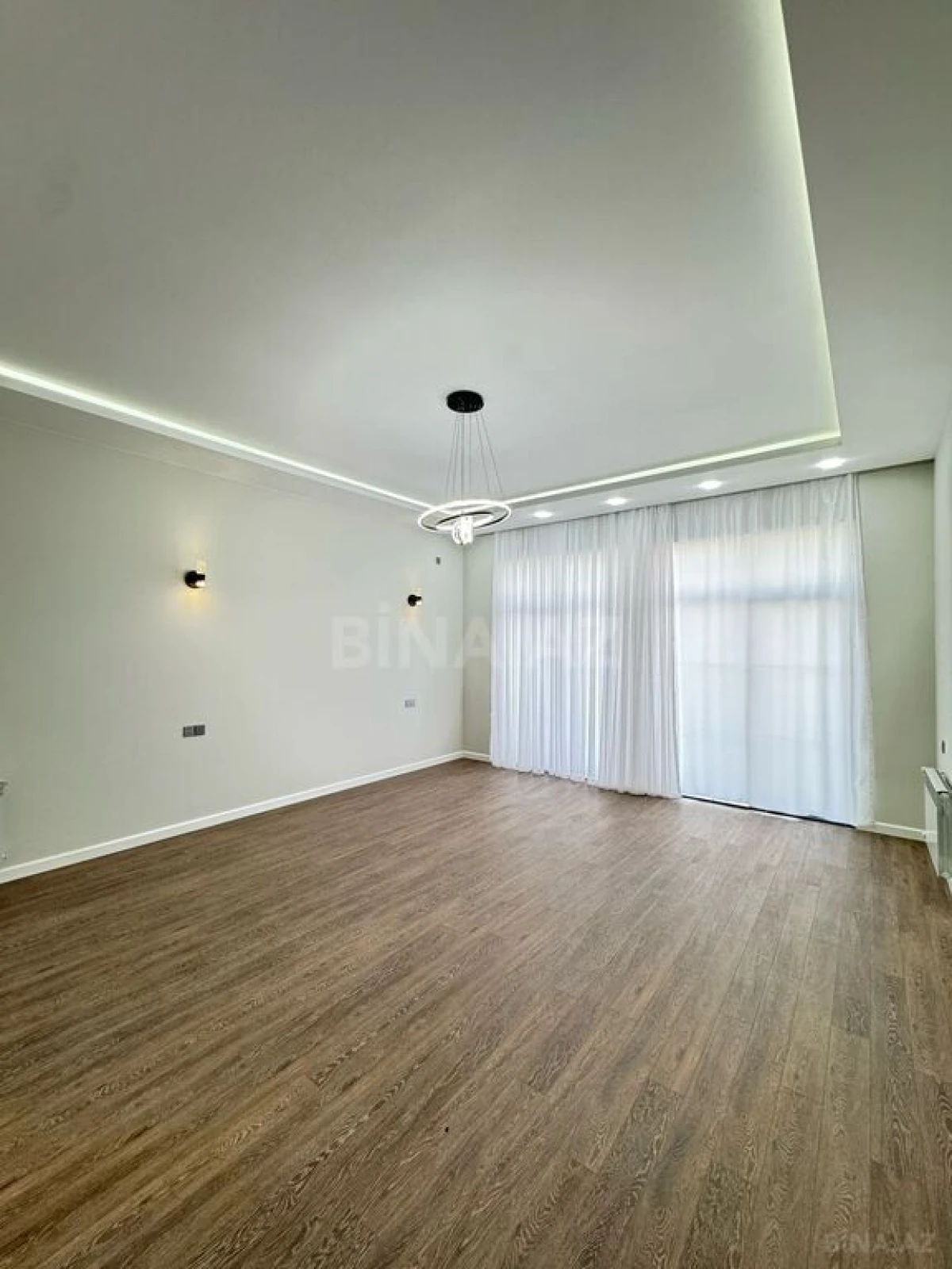 Satılır 5 otaqlı həyət evi 350 m²
