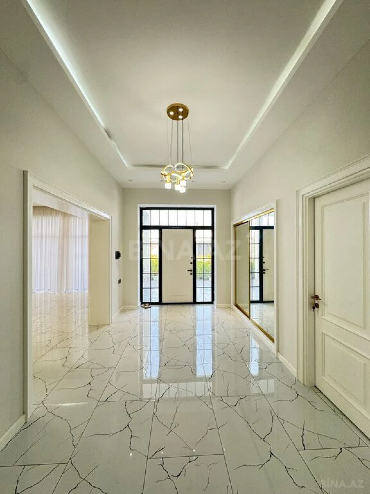 Satılır 5 otaqlı həyət evi 350 m²
