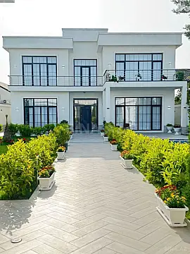 Satılır 5 otaqlı həyət evi 350 m²