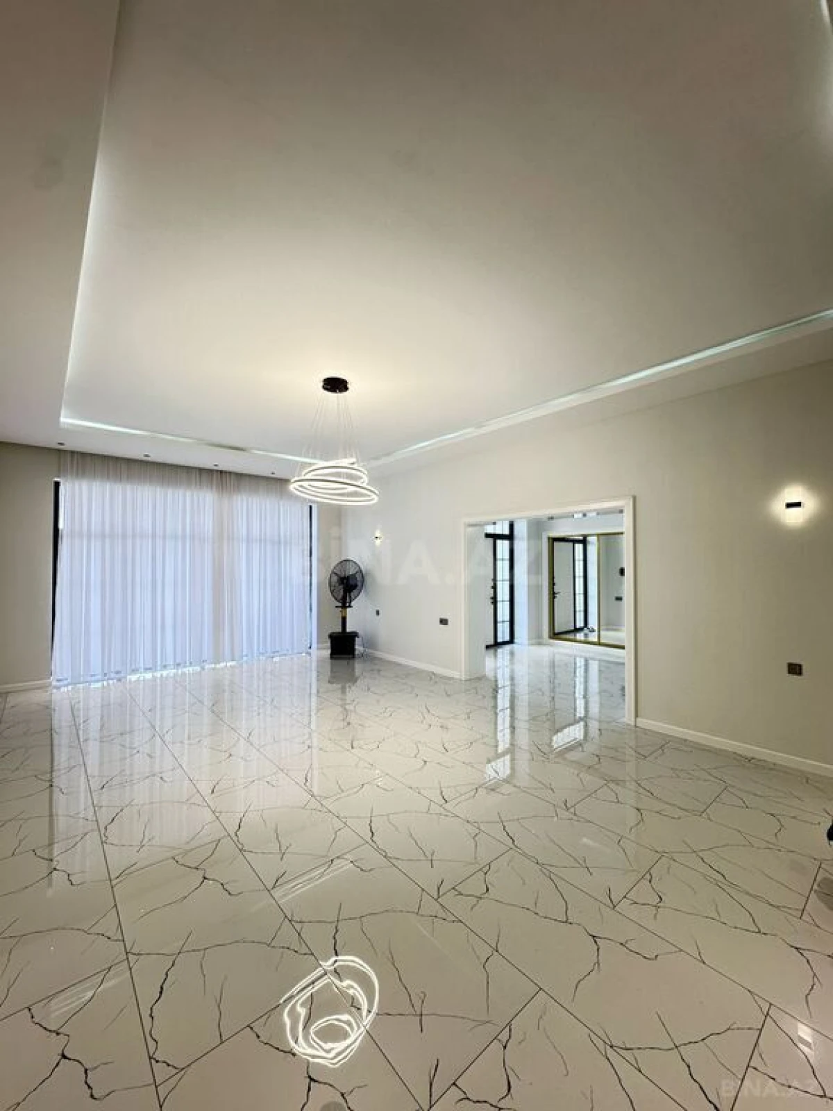 Satılır 5 otaqlı həyət evi 350 m²