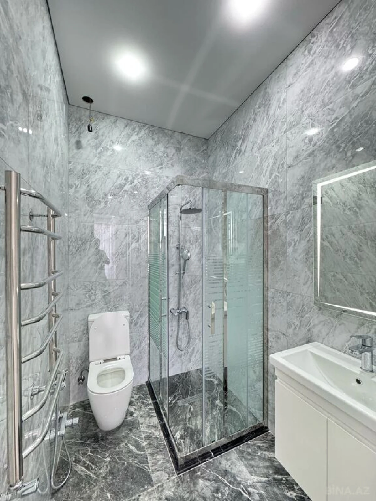 Satılır 5 otaqlı həyət evi 350 m²