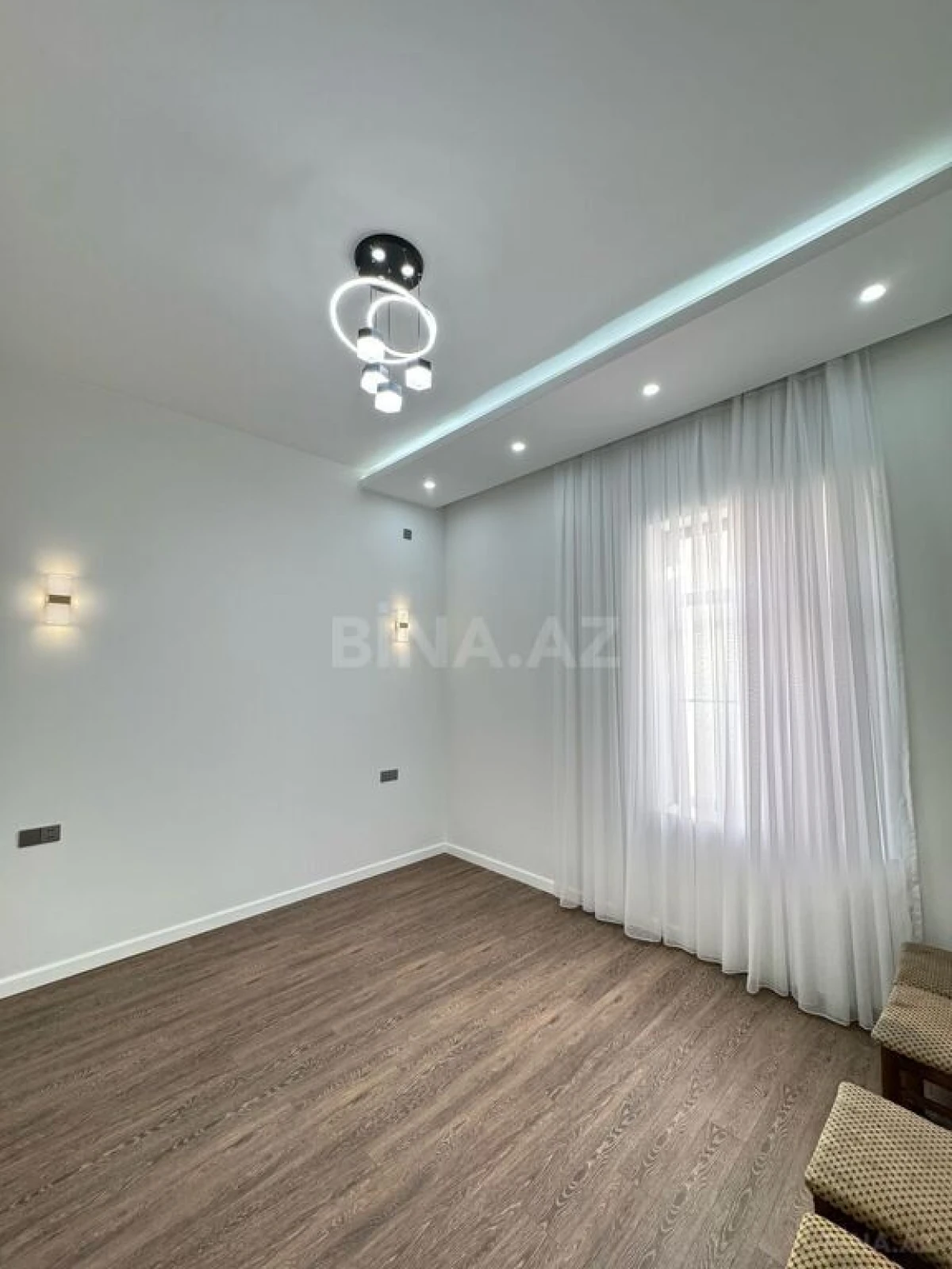 Satılır 5 otaqlı həyət evi 350 m²
