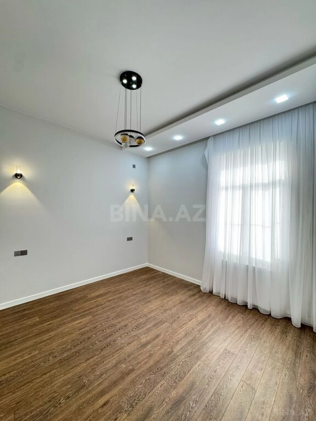 Satılır 5 otaqlı həyət evi 350 m²