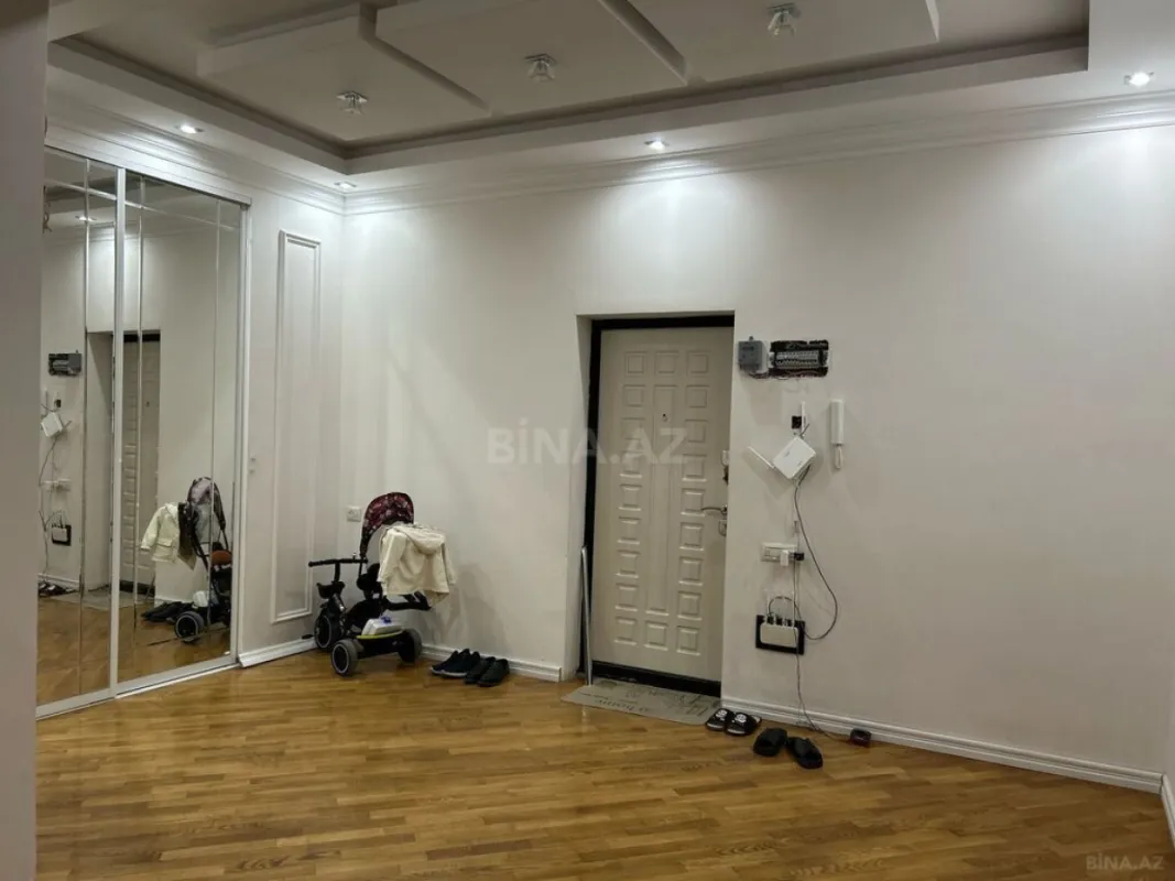 Satılır 3 otaqlı mənzil 162 m²
