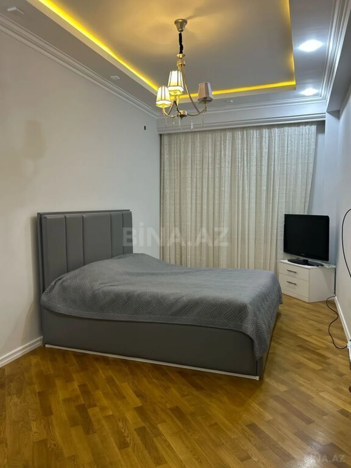 Satılır 3 otaqlı mənzil 162 m²