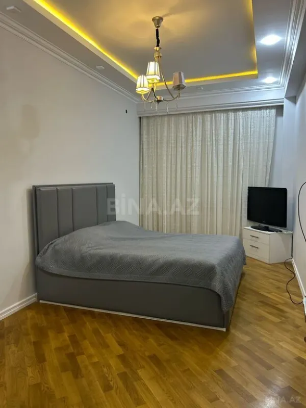 Satılır 3 otaqlı mənzil 162 m²