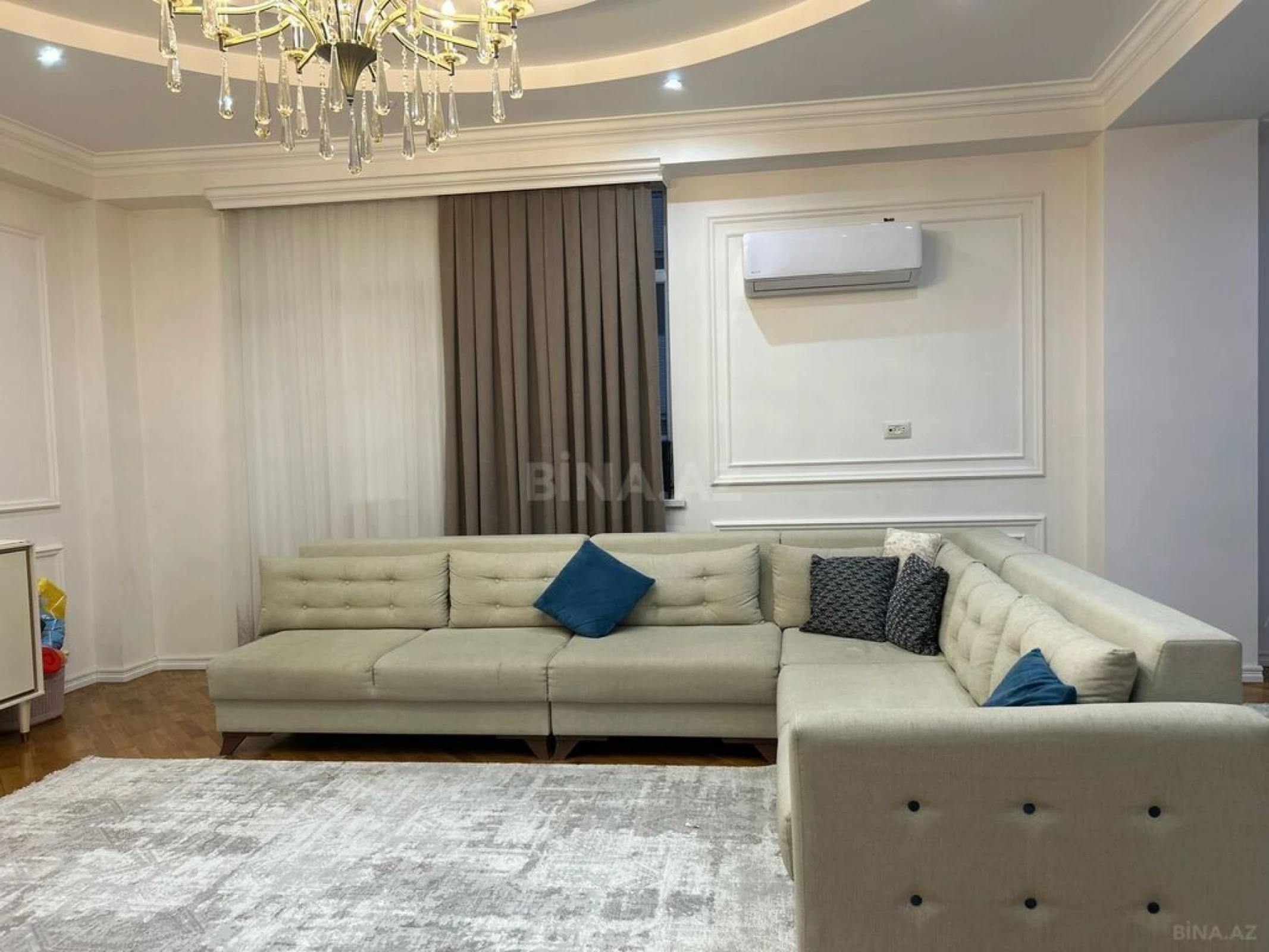 Satılır 3 otaqlı mənzil 162 m²