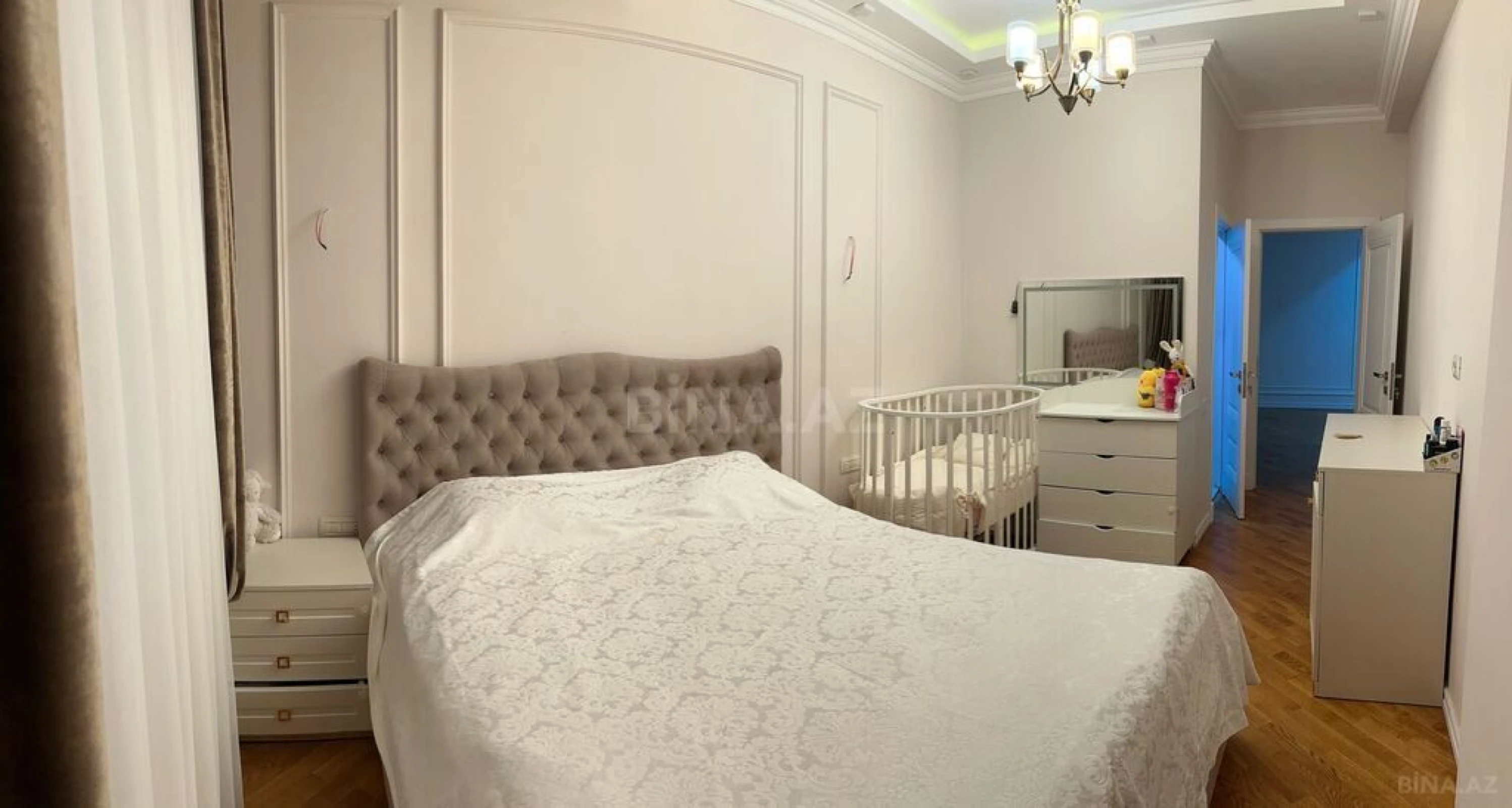 Satılır 3 otaqlı mənzil 162 m²
