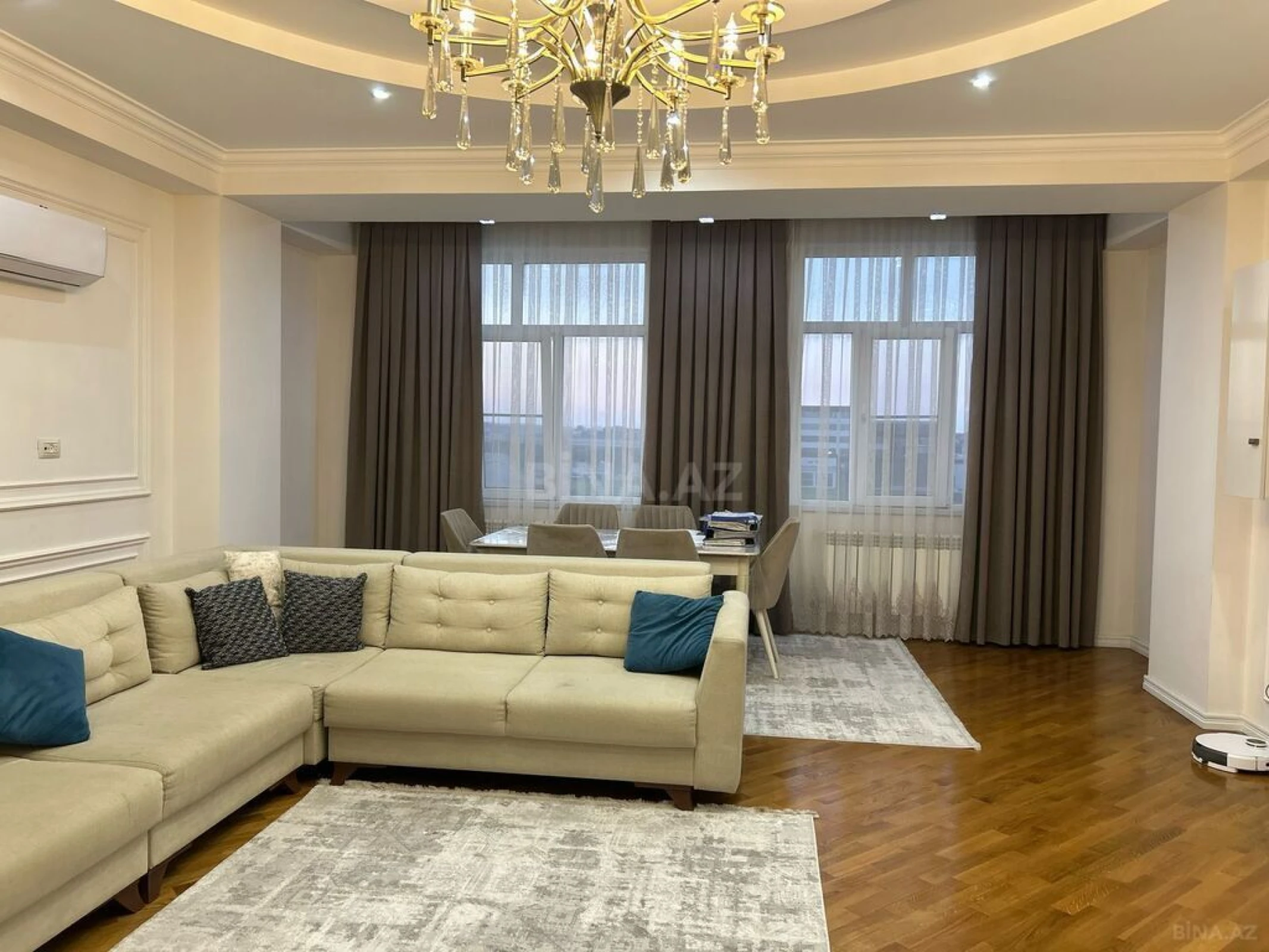 Satılır 3 otaqlı mənzil 162 m²